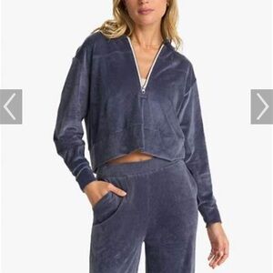 Vuori Crop Half-zip Hoodie